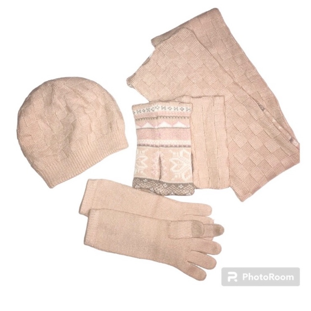 Muk Luks Reversible Soft Pink Accessories Set Beanie Scarf Gloves Wrist Warmers